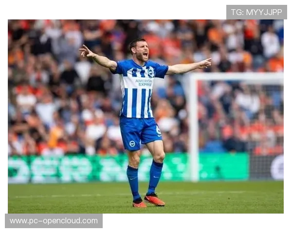 40岁老将米尔纳替补登场,追平英超历史653场出场纪录 40岁老将米尔纳替补登场,追平英超历史653场出场纪录