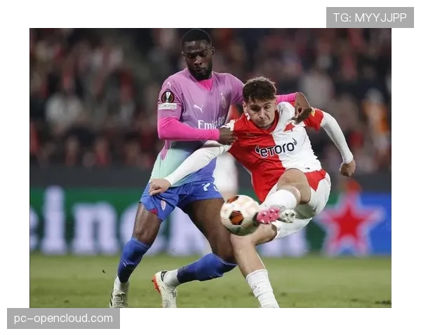 AC米兰前锋莱奥恢复完整训练，有望出战欧联杯关键战